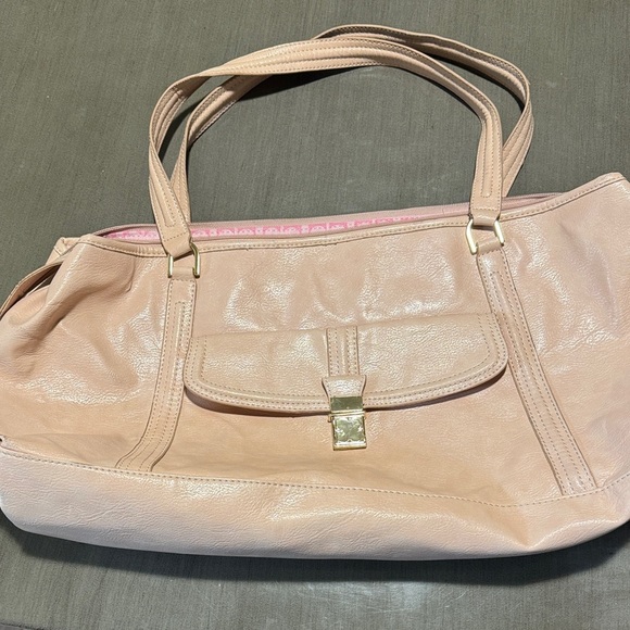 Liz Claiborne Handbags - Liz Claiborne Blush Pink Shoulder Tote with Front Flap